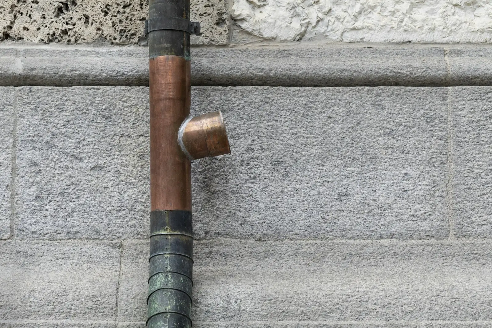 Run of metal water supply pipe